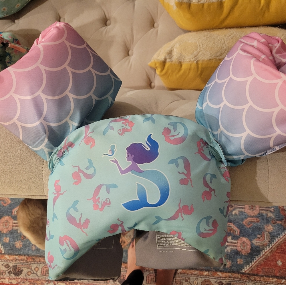 Girls mermaid puddle jumper